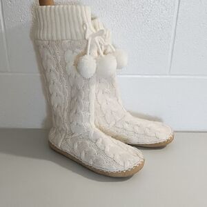 Old Navy Cream Cozy Cable-Knit Slippers